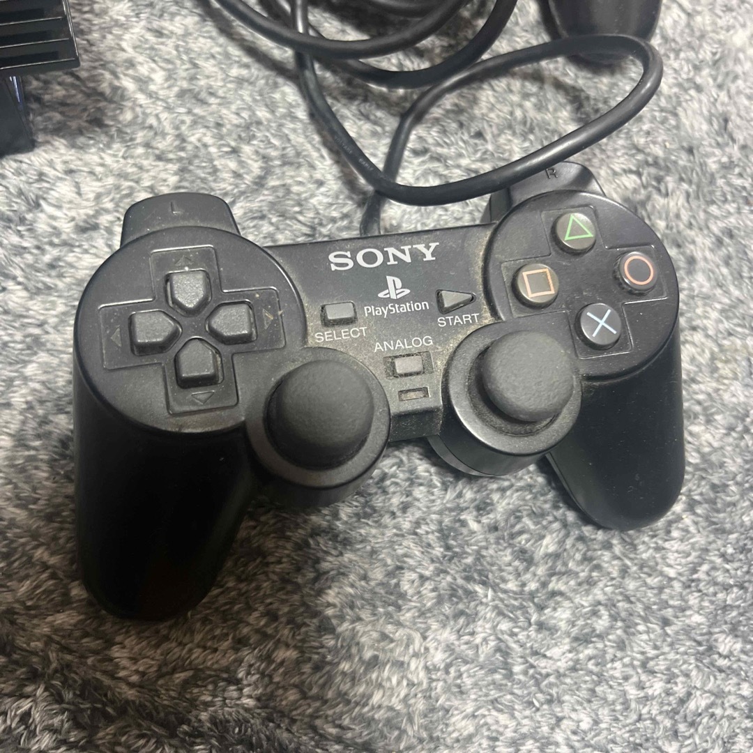 SONY PlayStation2 ブラック  コントローラー×2 エンタメ/ホビーのゲームソフト/ゲーム機本体(家庭用ゲーム機本体)の商品写真