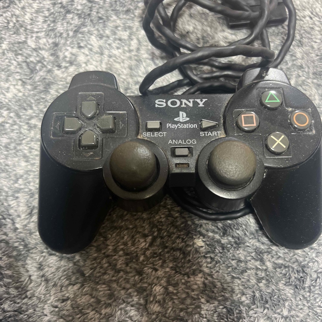 SONY PlayStation2 ブラック  コントローラー×2 エンタメ/ホビーのゲームソフト/ゲーム機本体(家庭用ゲーム機本体)の商品写真