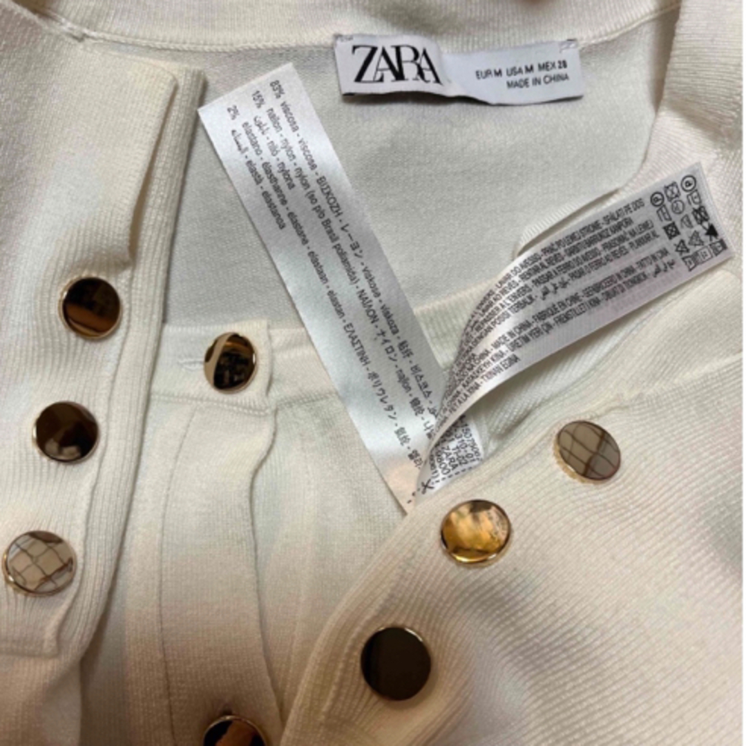 ZARA(ザラ)のレディース　ZARA  白カーディガン　M サイズ　金ボタンのはおりもの レディースのトップス(カーディガン)の商品写真