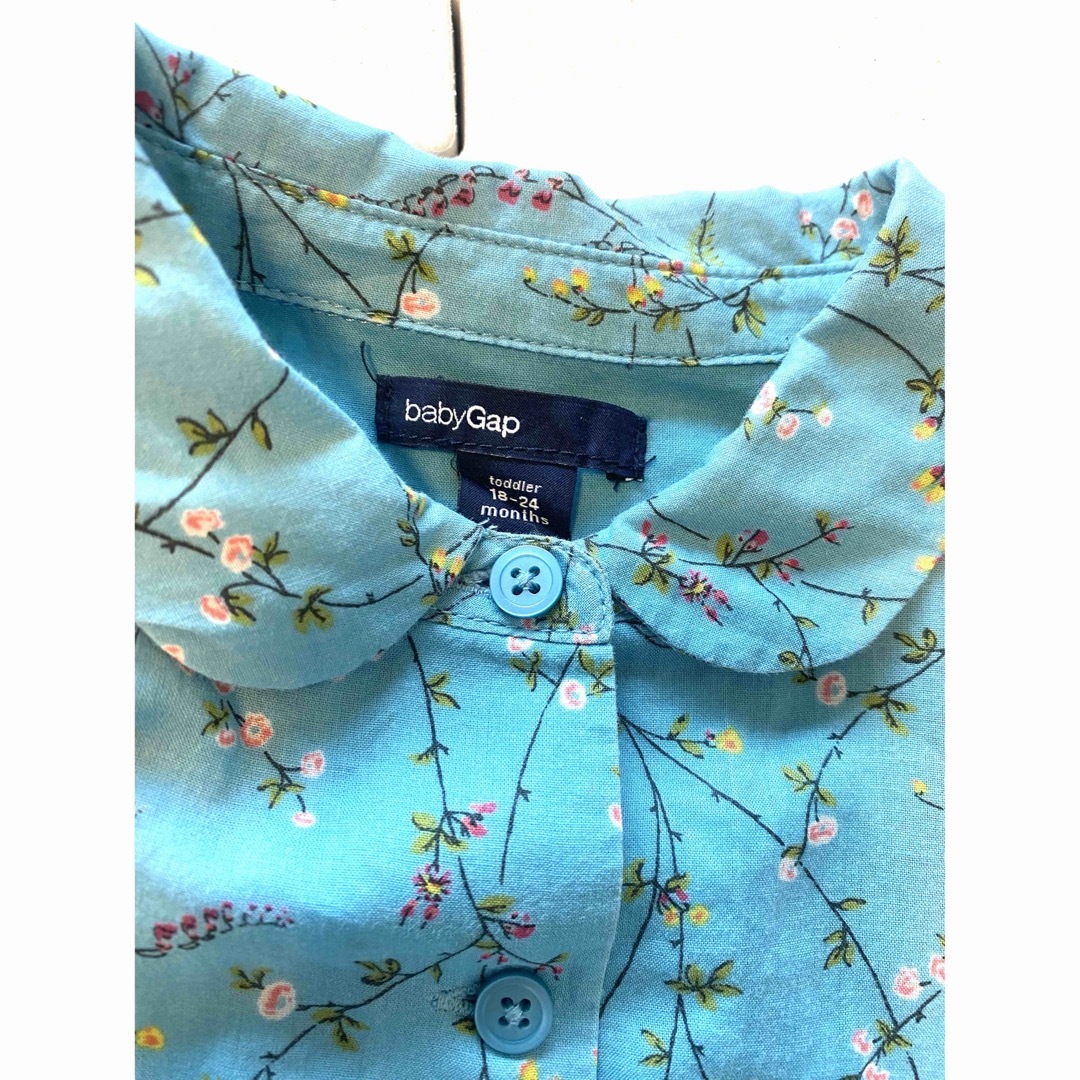 babyGAP(ベビーギャップ)のワンピース　お花柄　80サイズ キッズ/ベビー/マタニティのベビー服(~85cm)(ワンピース)の商品写真