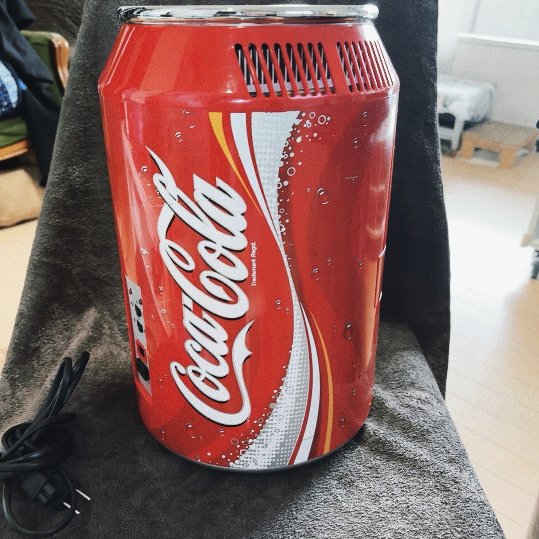 コカコーラ缶　冷蔵庫