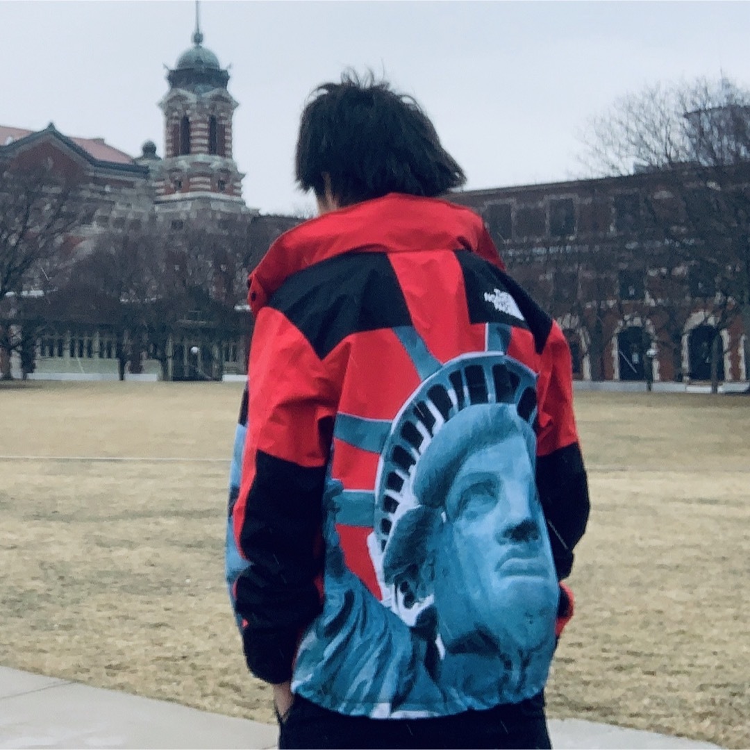 Supreme(シュプリーム)のSupreme The North Face Statue of Liberty メンズのジャケット/アウター(マウンテンパーカー)の商品写真