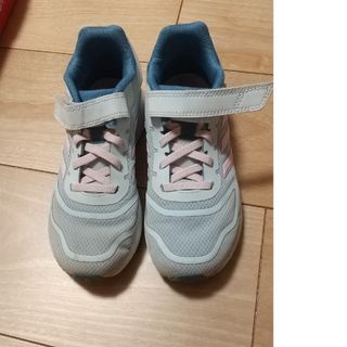 アディダス(adidas)の☆4月下旬まで☆adidas 子供くつ 19cm(スニーカー)