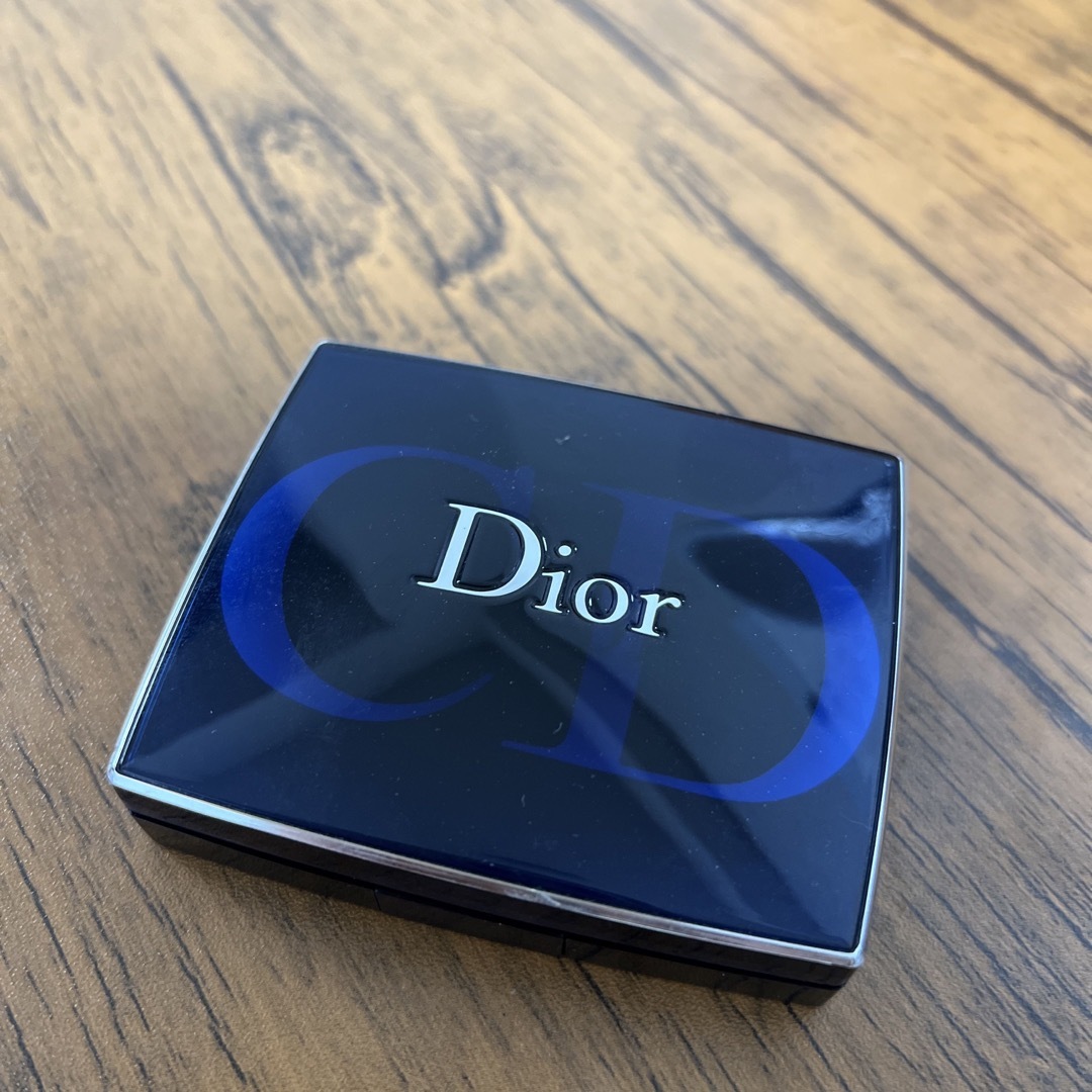 Christian Dior(クリスチャンディオール)のDIORアイシャドウ　サンククルールイリディセント コスメ/美容のベースメイク/化粧品(アイシャドウ)の商品写真