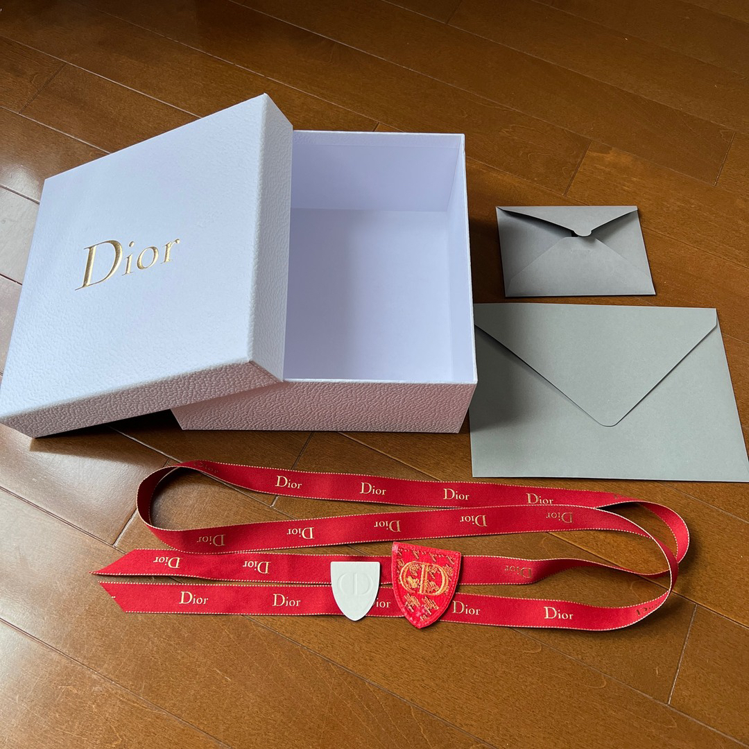 Dior(ディオール)の即〜翌日発送　ディオール　DIOR  ギフトボックス　箱　リボン　封筒セット レディースのバッグ(ショップ袋)の商品写真