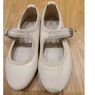 シューズインクロゼット(Shoes in Closet)のバレエシューズ　ストラップ付　17センチ(フォーマルシューズ)