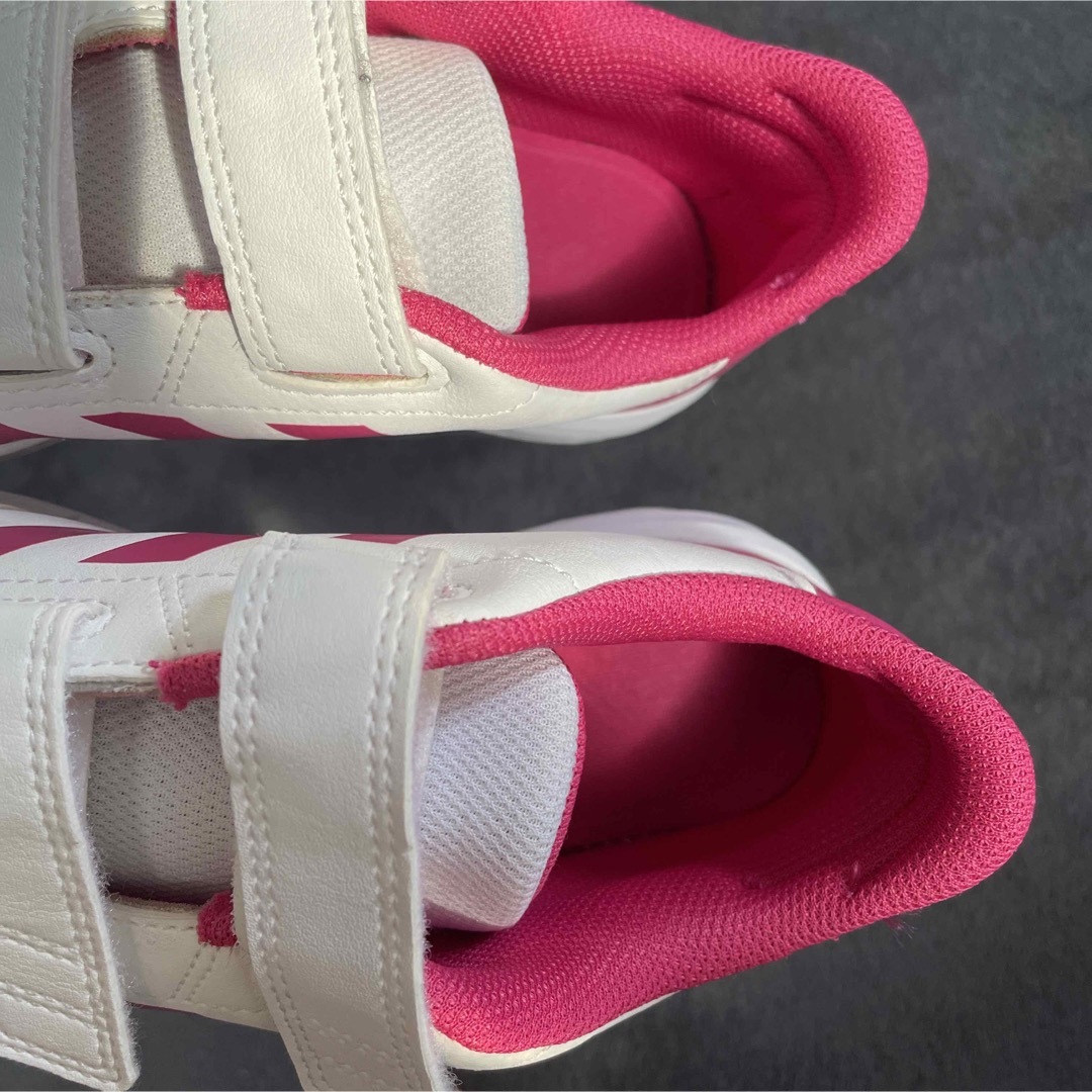 adidas(アディダス)のadidas 21.5cm マジック スニーカー ピンク ホワイト おしゃれ キッズ/ベビー/マタニティのキッズ靴/シューズ(15cm~)(スニーカー)の商品写真