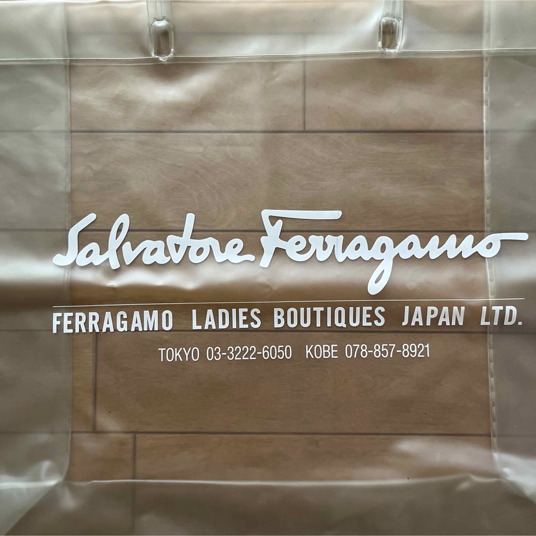 Ferragamo(フェラガモ)のフェラガモ　ショップ袋　ショッパー　ビッグサイズ　クリアー レディースのバッグ(トートバッグ)の商品写真