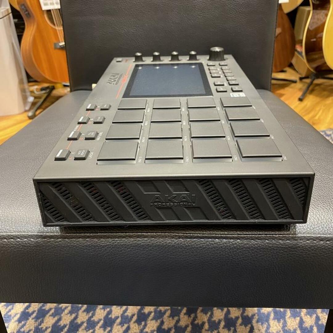 AKAI(アカイ）/MPC Live 【現物画像】 【中古】【USED】サンプラーパッドタイプ（MPC）【マークイズ福岡ももち店】 楽器のDTM/DAW(その他)の商品写真