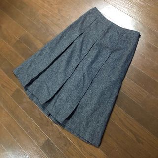 コムサデモード(COMME CA DU MODE)の【美品】コムサデモード♠︎フレアスカート　ひざ丈　無地　毛　日本製　グレー　M(ひざ丈スカート)