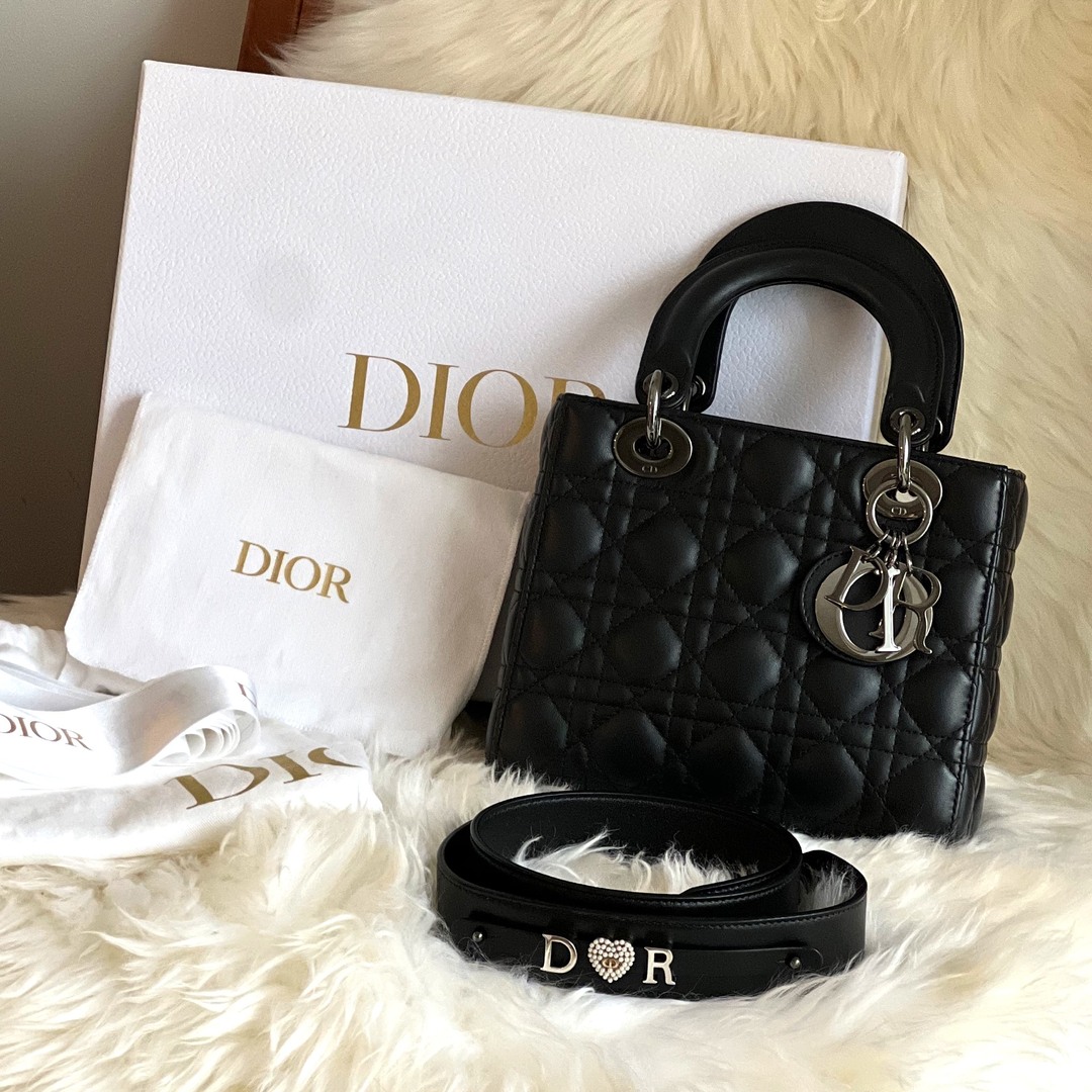 Christian Dior(クリスチャンディオール)の2日間限定セール　Lady dior レディディオール　100％正規品 レディースのバッグ(ショルダーバッグ)の商品写真