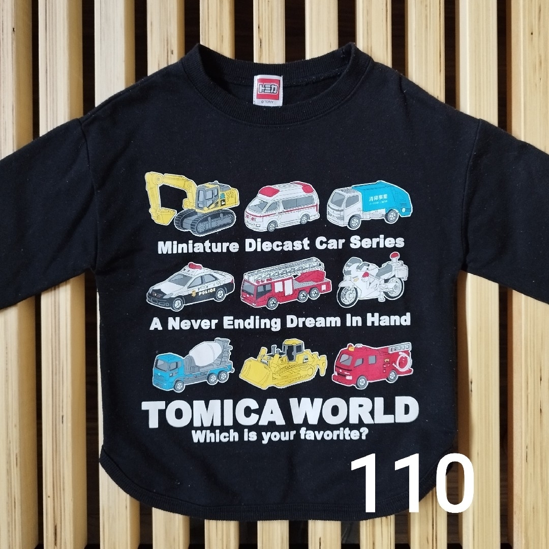 Takara Tomy(タカラトミー)のトミカ　110　長袖　働く車　男の子　TOMICA キッズ/ベビー/マタニティのキッズ服男の子用(90cm~)(Tシャツ/カットソー)の商品写真