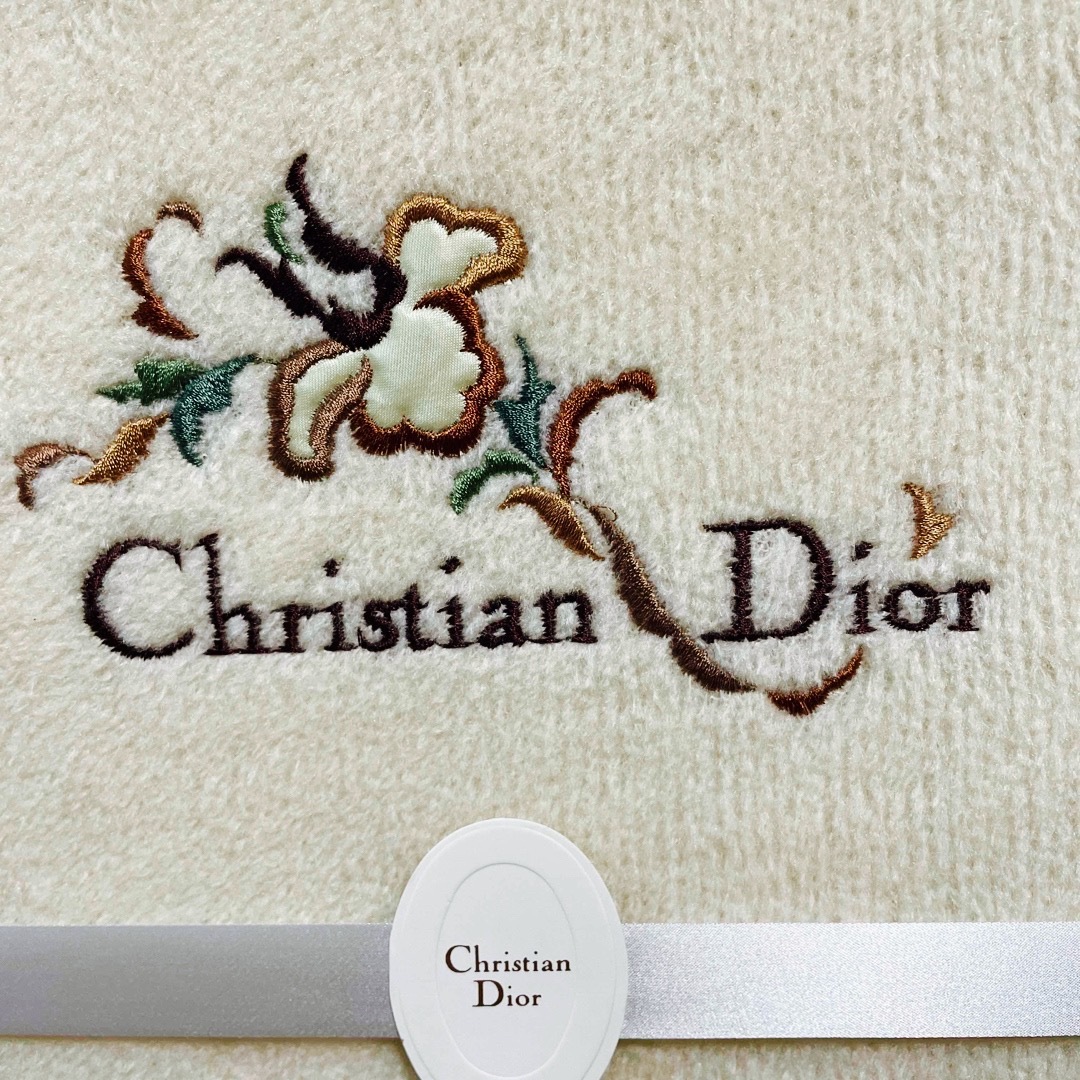 Christian Dior(クリスチャンディオール)の新品未使用 Christian Dior クリスチャンディオール ボアシーツ インテリア/住まい/日用品の寝具(シーツ/カバー)の商品写真