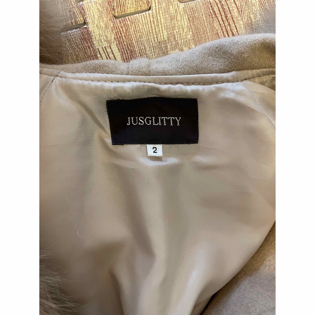 JUSGLITTY(ジャスグリッティー)のファーコート 　ベージュ　キャメル JUSGLITTY レディースのジャケット/アウター(毛皮/ファーコート)の商品写真