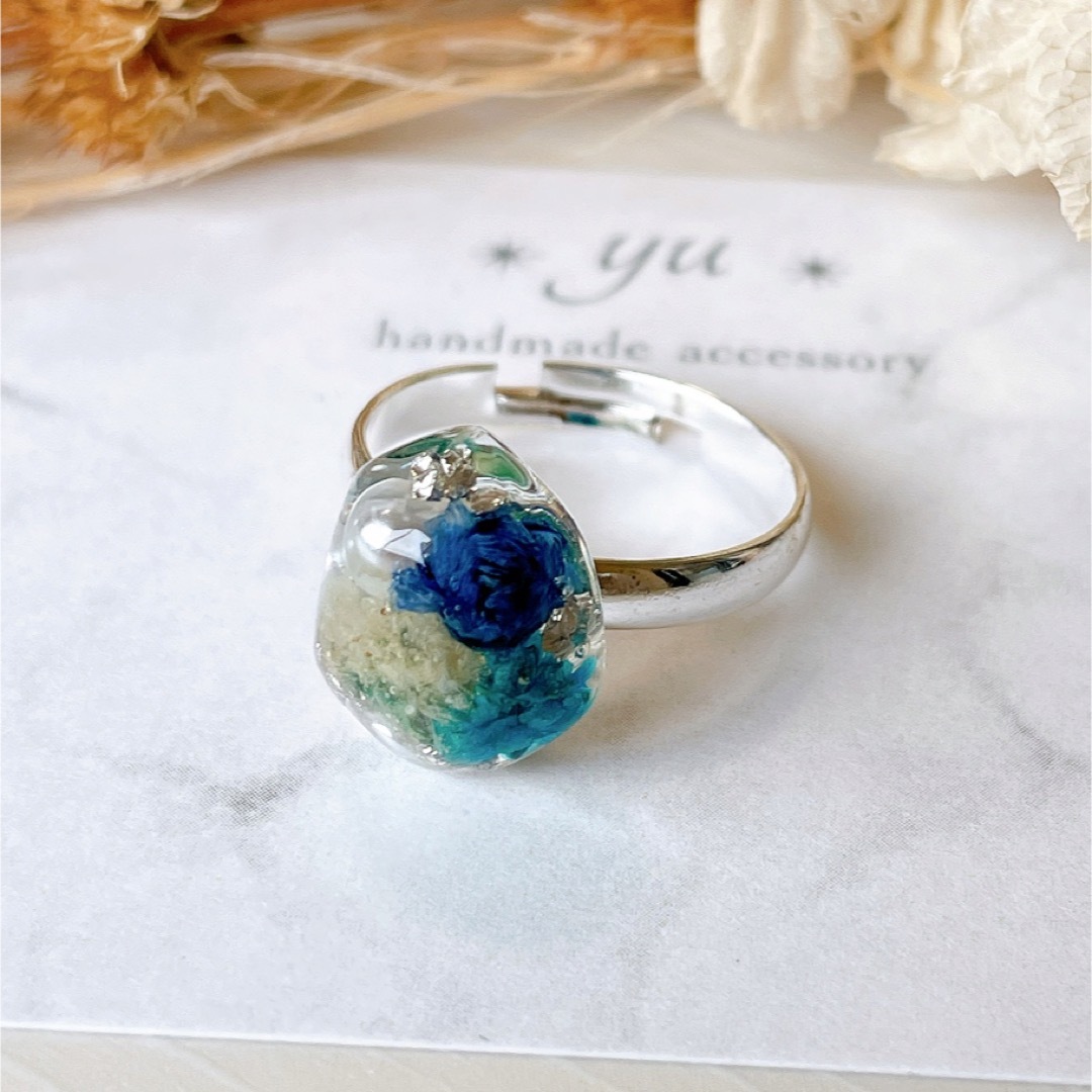 レジンリング　指輪　リング　一粒　かすみ草　ブルー　大人可愛い　サイズフリー ハンドメイドのアクセサリー(リング)の商品写真