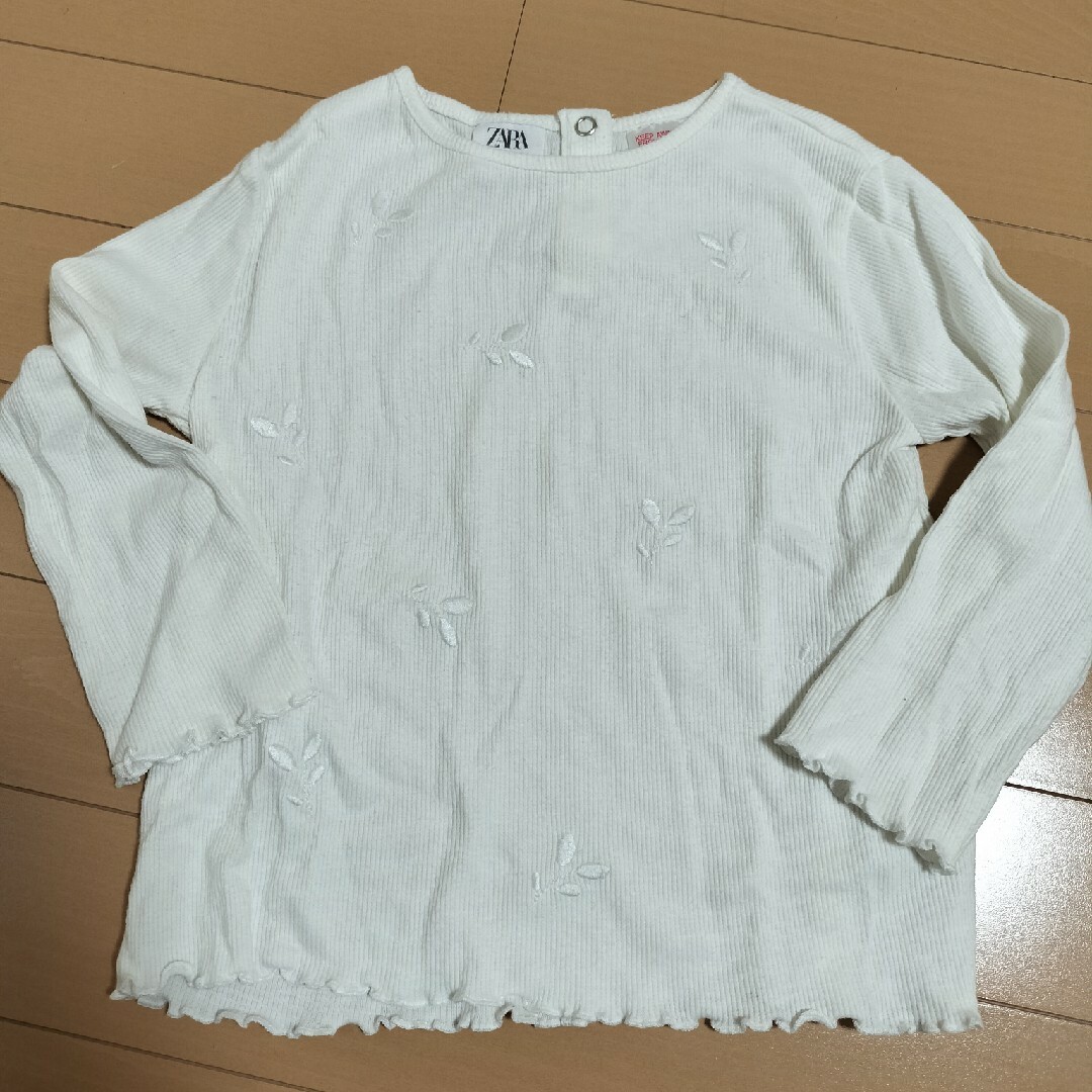 ZARA(ザラ)のZARA★長袖カットソー★104cm キッズ/ベビー/マタニティのキッズ服女の子用(90cm~)(Tシャツ/カットソー)の商品写真