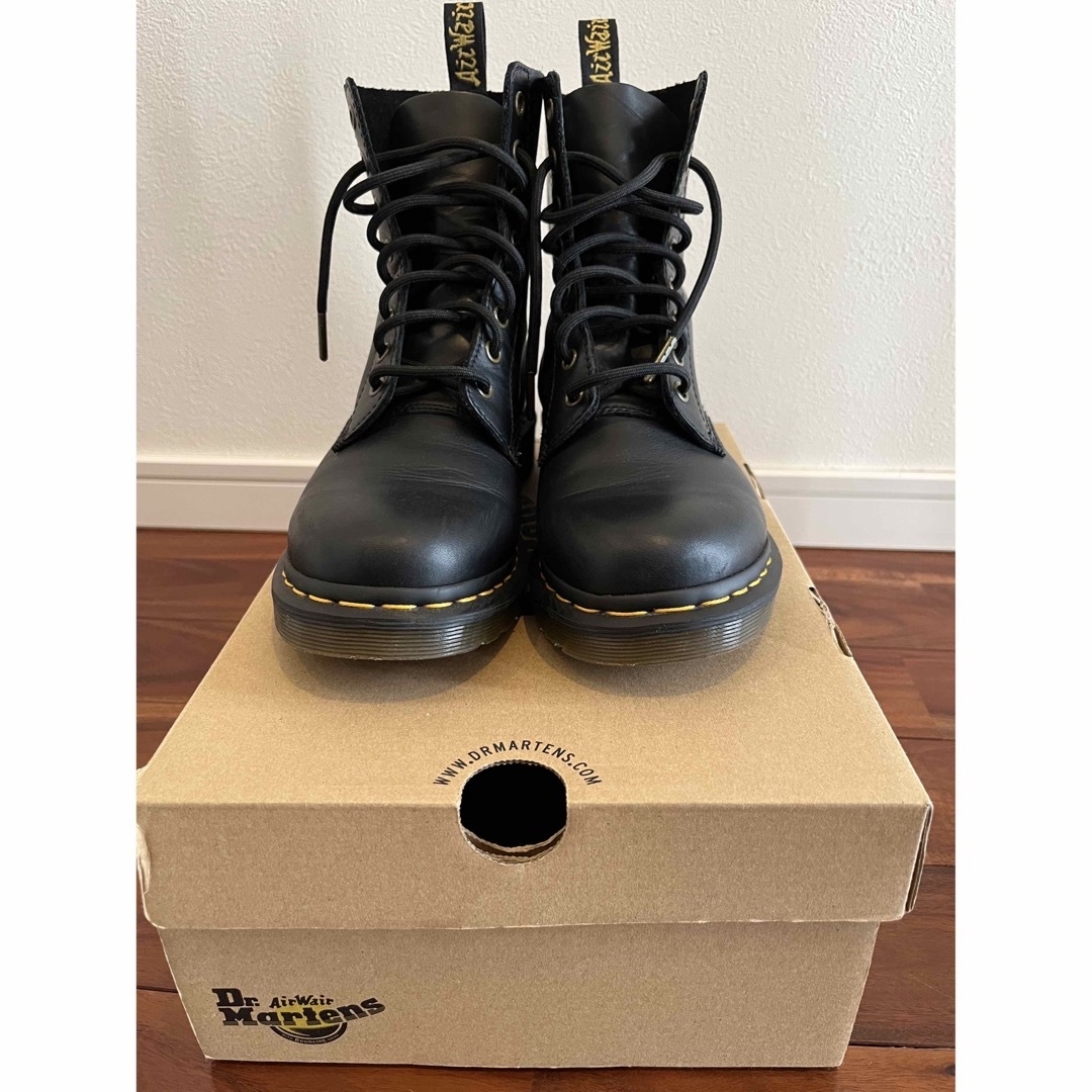 Dr.Martens(ドクターマーチン)のドクターマーチン 1460 8EYE BOOTS ブラック レディースの靴/シューズ(ブーツ)の商品写真