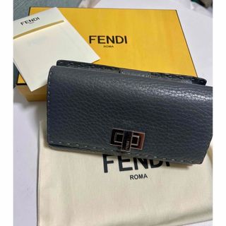 フェンディ(FENDI)のフェンディ　セレリア ピーカブー 長財布　黒　レザー　シルバー金具(財布)