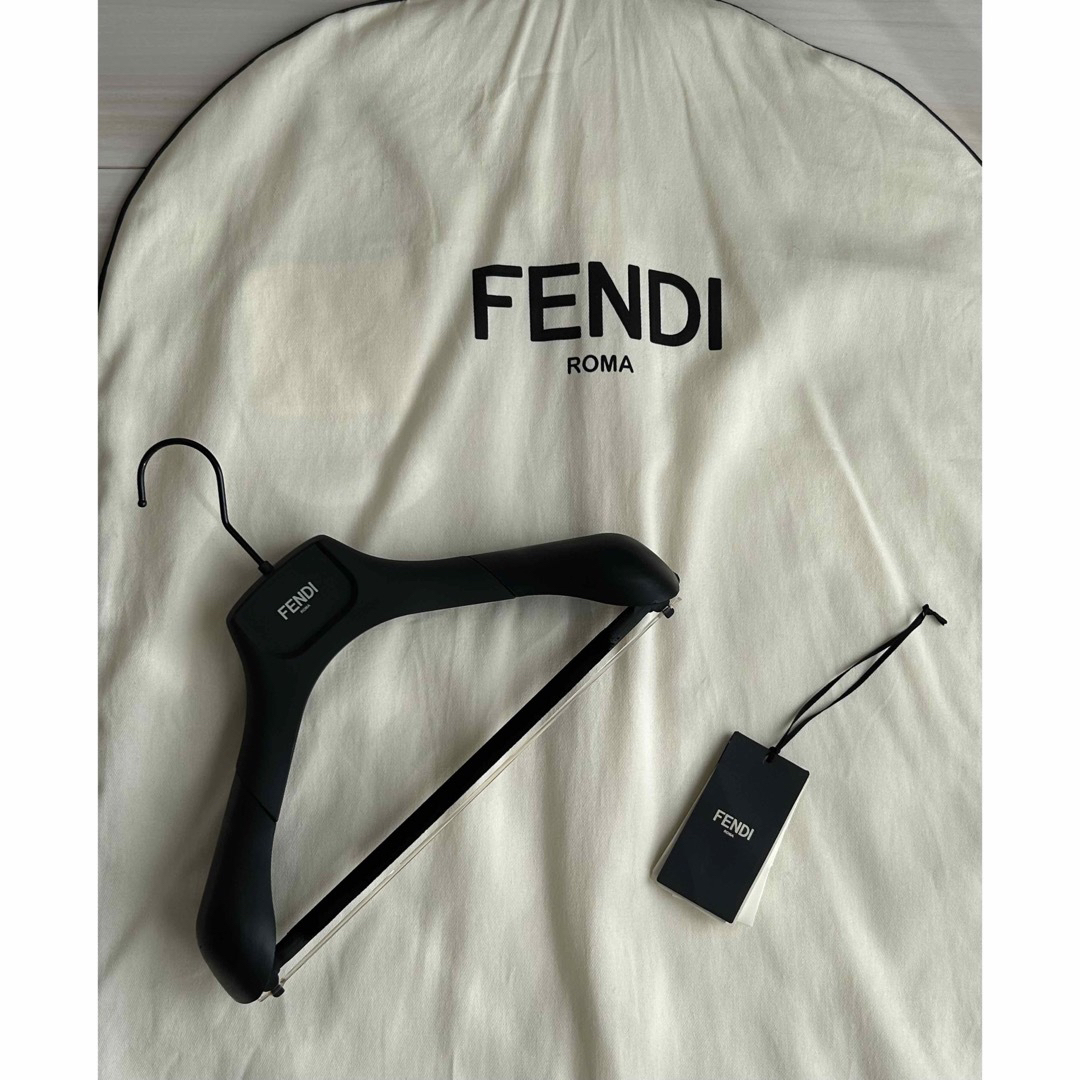 FENDI(フェンディ)のFENDI 白コート　お値下げ❣️ レディースのジャケット/アウター(ロングコート)の商品写真