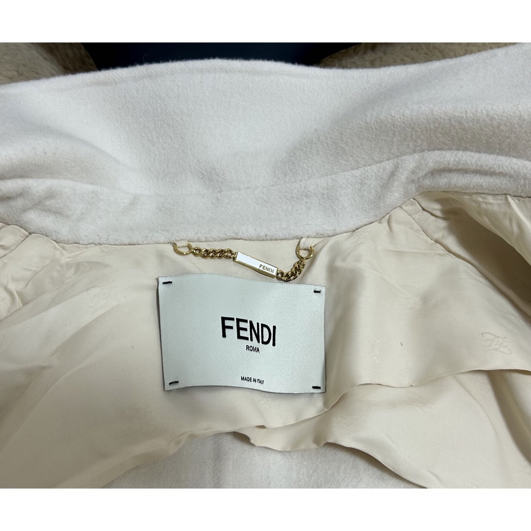 FENDI(フェンディ)のFENDI 白コート　お値下げ❣️ レディースのジャケット/アウター(ロングコート)の商品写真