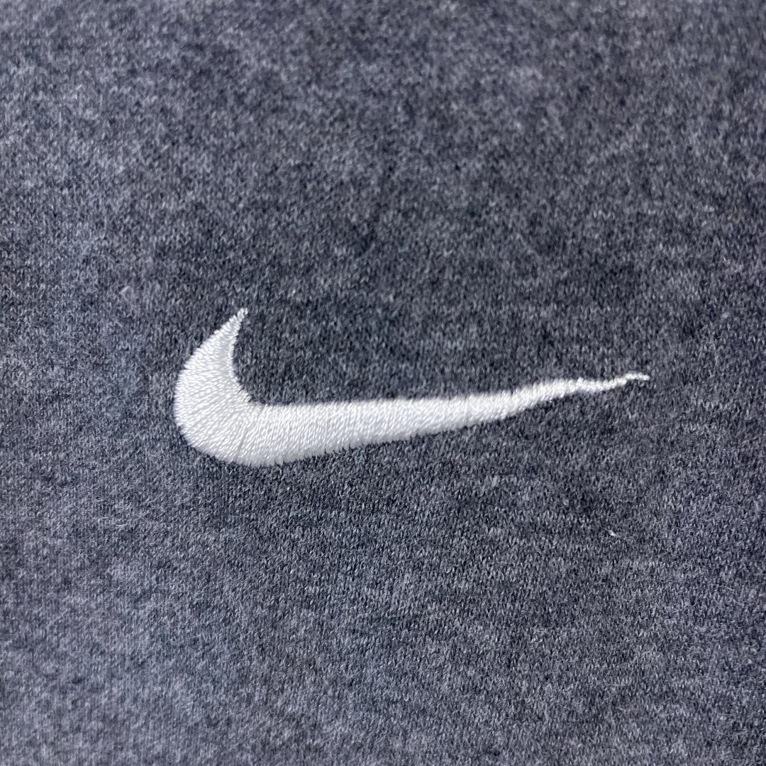 NIKE(ナイキ)のナイキ 大きいサイズ US/XL スウェットトレーナー グレー ワンポイント メンズのトップス(スウェット)の商品写真