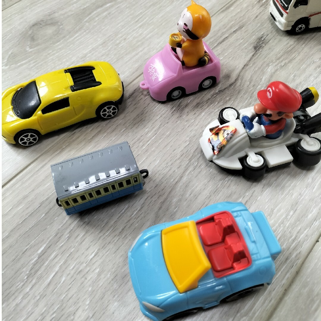 ミニカー　22個 キッズ/ベビー/マタニティのおもちゃ(電車のおもちゃ/車)の商品写真