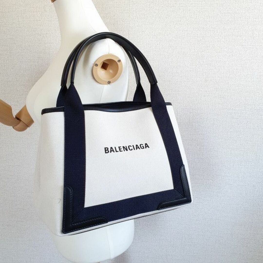 Balenciaga(バレンシアガ)の【新品・未使用】BALENCIAGA NAVY CABAS ハンドバッグ S レディースのバッグ(ハンドバッグ)の商品写真