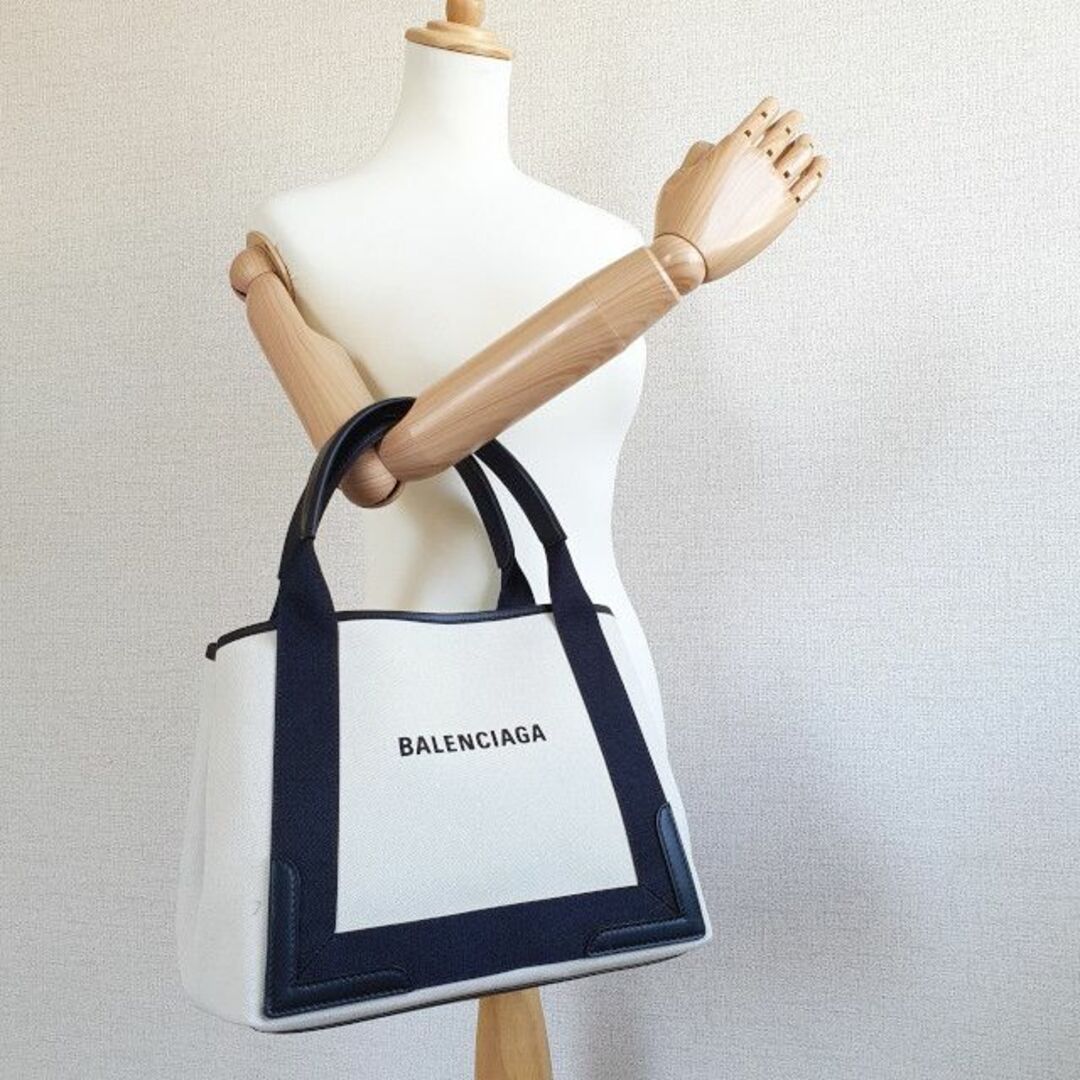 Balenciaga(バレンシアガ)の【新品・未使用】BALENCIAGA NAVY CABAS ハンドバッグ S レディースのバッグ(ハンドバッグ)の商品写真