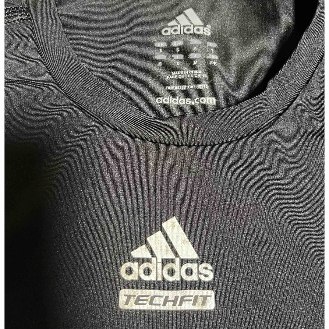 adidas(アディダス)のadidas （アディダス）テックフィット　 スポーツ/アウトドアのトレーニング/エクササイズ(その他)の商品写真