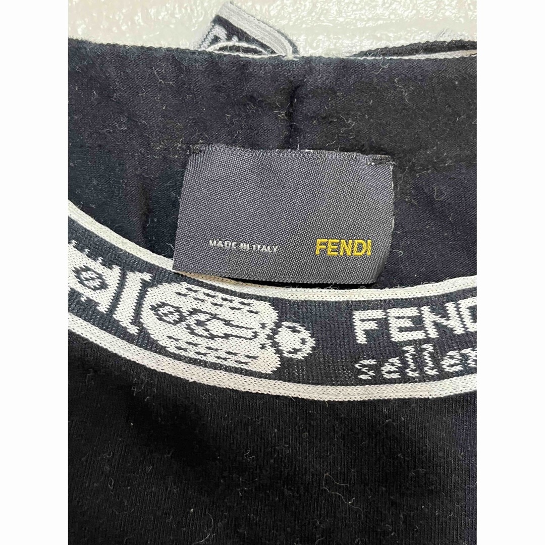 柄デザインプリントFENDI フェンディ　レディース半袖カットソー　Ｔシャツ 黒　リボン　白刺繍