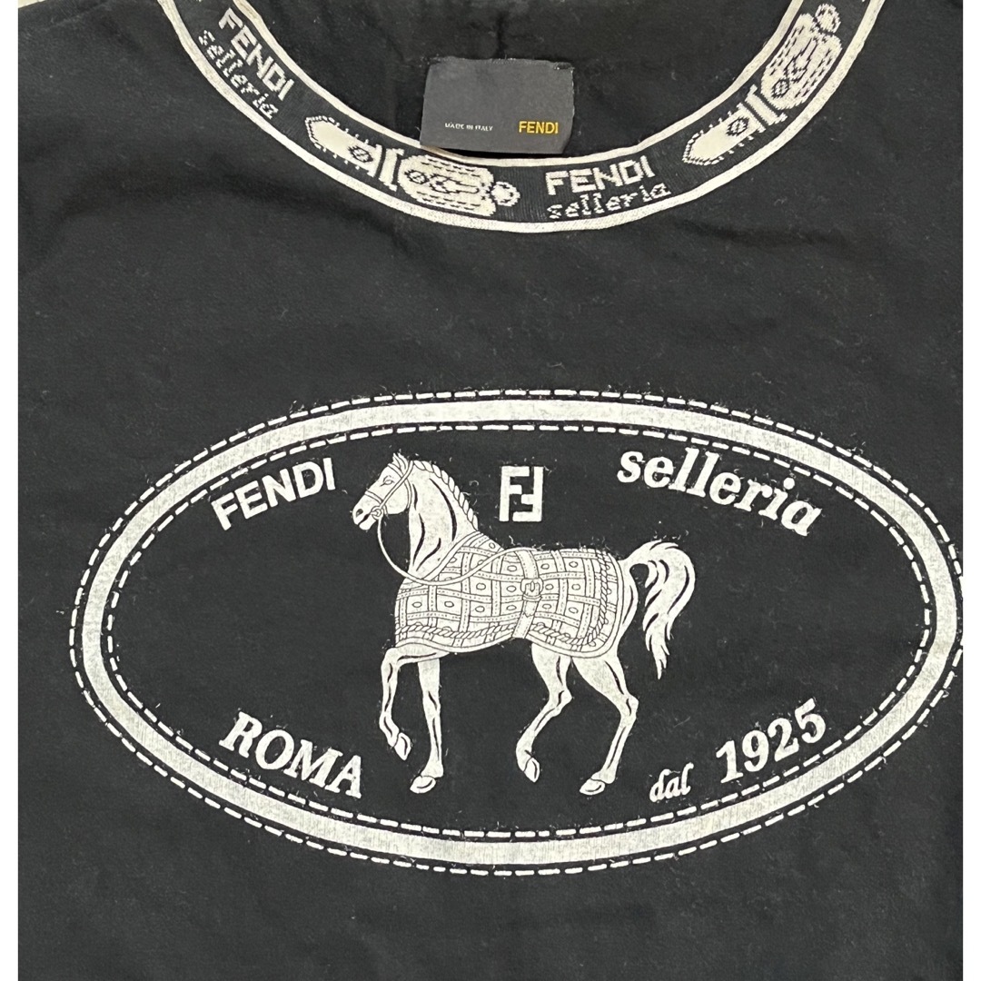 柄デザインプリントFENDI フェンディ　レディース半袖カットソー　Ｔシャツ 黒　リボン　白刺繍