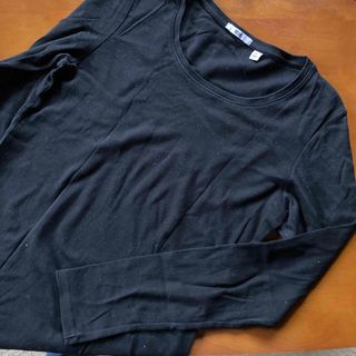 ユニクロ(UNIQLO)のティアラ様用　ユニクロ　シンプルな黒ロンT Mサイズ　ストレッチ　綿(Tシャツ(長袖/七分))