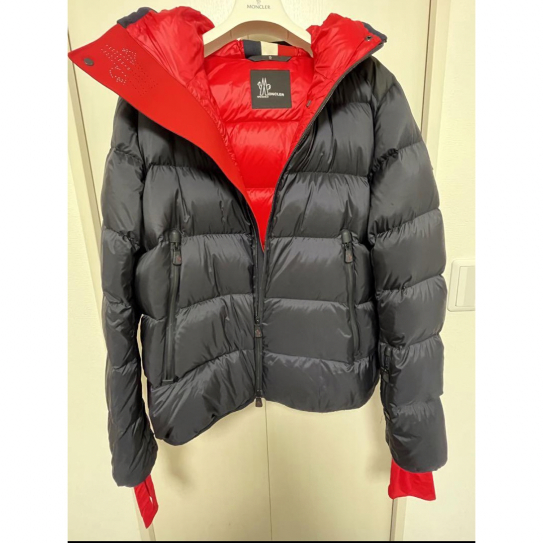 MONCLER(モンクレール)の【美品】MONCLER GRENOBLE ダウン 【美品】 Lサイズ メンズのジャケット/アウター(ダウンジャケット)の商品写真