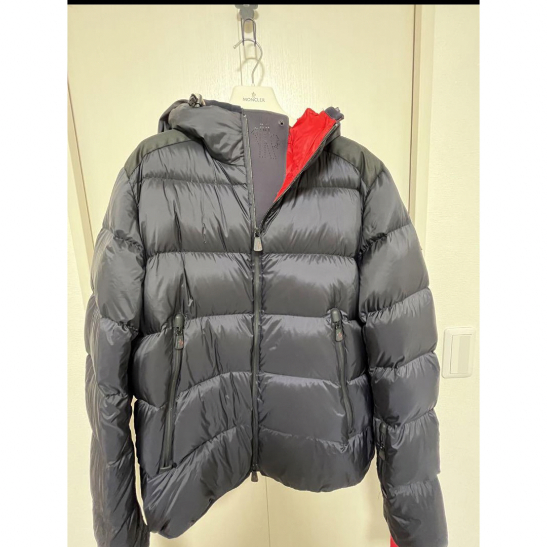 MONCLER(モンクレール)の【美品】MONCLER GRENOBLE ダウン 【美品】 Lサイズ メンズのジャケット/アウター(ダウンジャケット)の商品写真