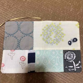 専用 ミナペルホネン 生地使用smile flower パッチワークブックカバー-
