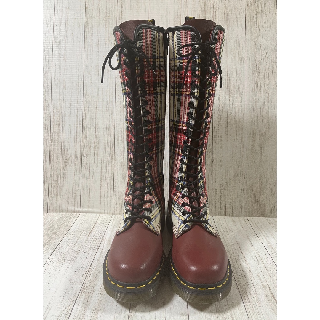 Dr.Martens 1B60 20ホール サイドジップあり