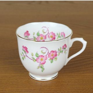 ロイヤルアルバート(ROYAL ALBERT)のロイヤルアルバート　ワイルドローズ　カップ　アンティーク　薔薇　ハンドペイント(食器)