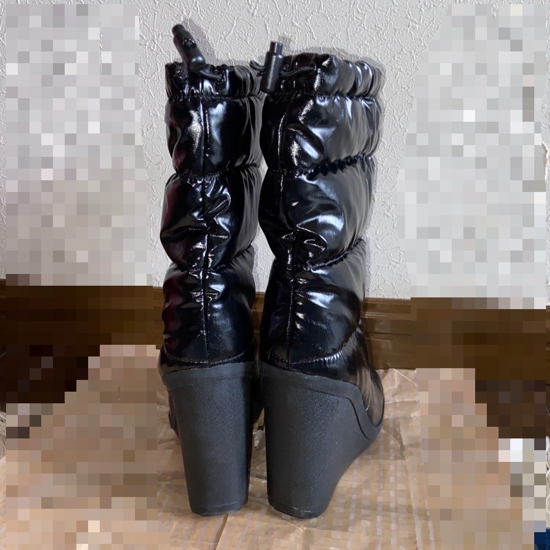 COACH未使用ブーツ　黒パテントキルティング　ウェッジヒール レディースの靴/シューズ(ブーツ)の商品写真