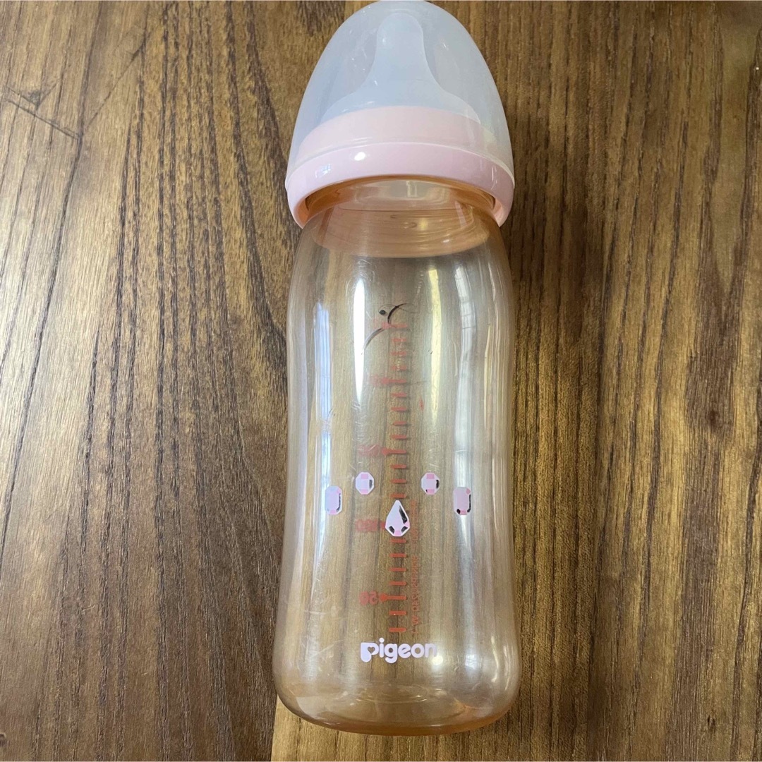 Pigeon(ピジョン)のpigeon 哺乳瓶　240ml プラスチック製　乳首あり　中古 キッズ/ベビー/マタニティの授乳/お食事用品(哺乳ビン)の商品写真