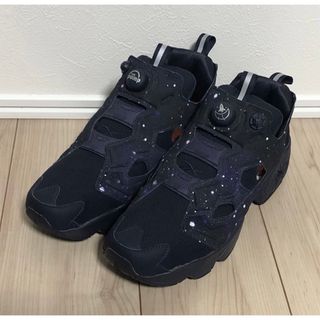 リーボック(Reebok)の29cm 良品 REEBOK PUMP FURY OG 宇宙柄 ネイビー 紺(スニーカー)