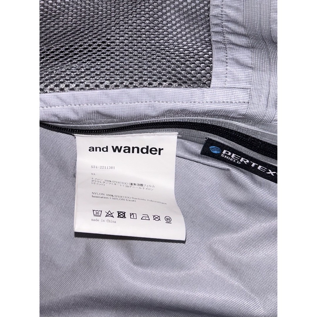 and wander(アンドワンダー)のand wander PERTEX SHIELD rain jacket メンズのジャケット/アウター(マウンテンパーカー)の商品写真