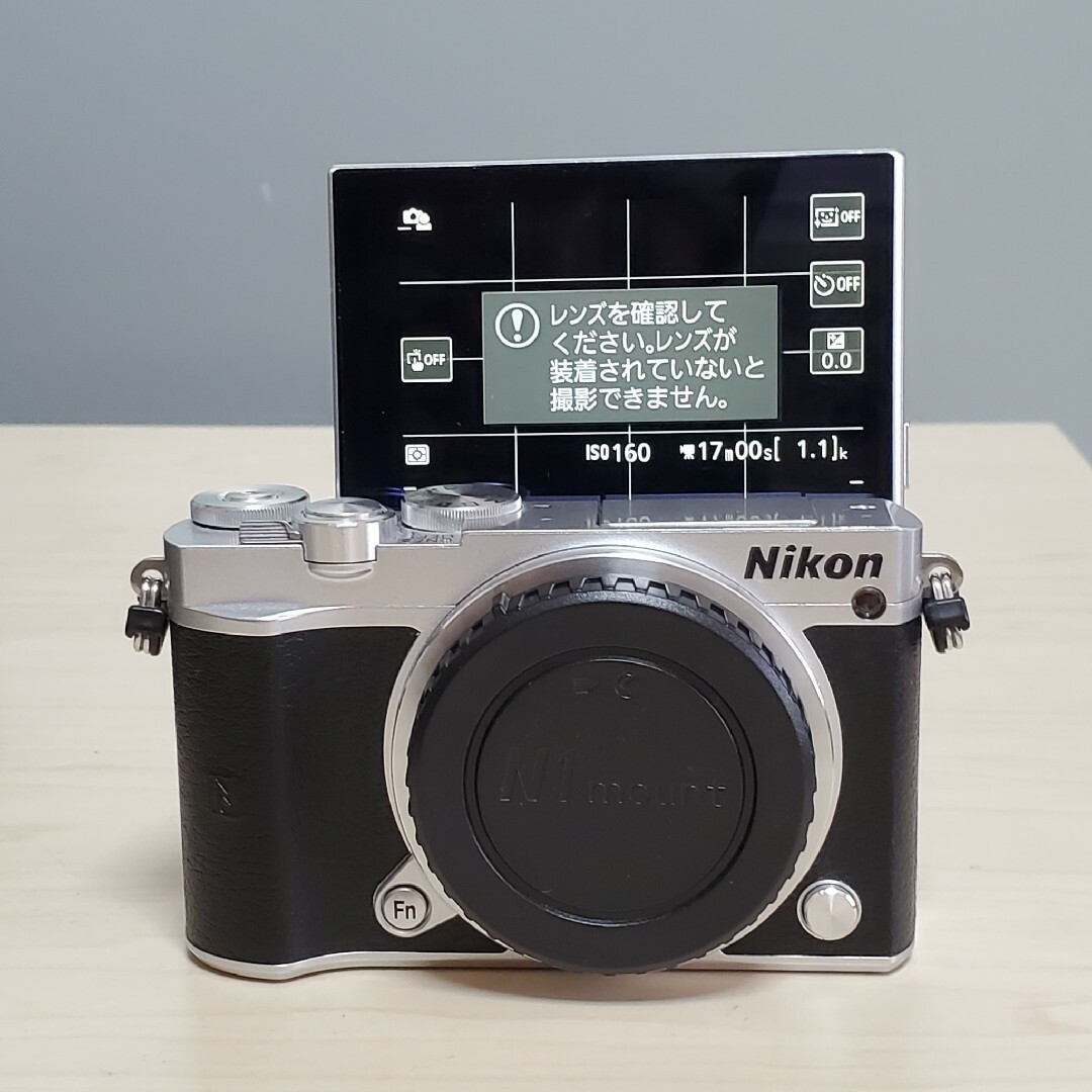 Nikon 1 J5 ボディ シルバー ショット数 約3,600回 ミラーレス