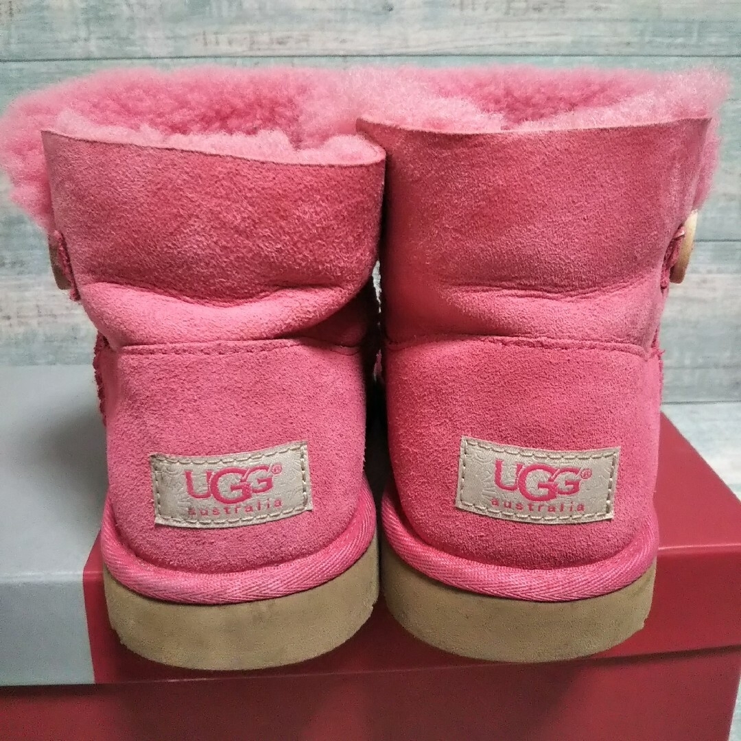 UGG AUSTRALIA(アグオーストラリア)の美品   UGG   ベイリーボタン   ピンク レディースの靴/シューズ(ブーツ)の商品写真