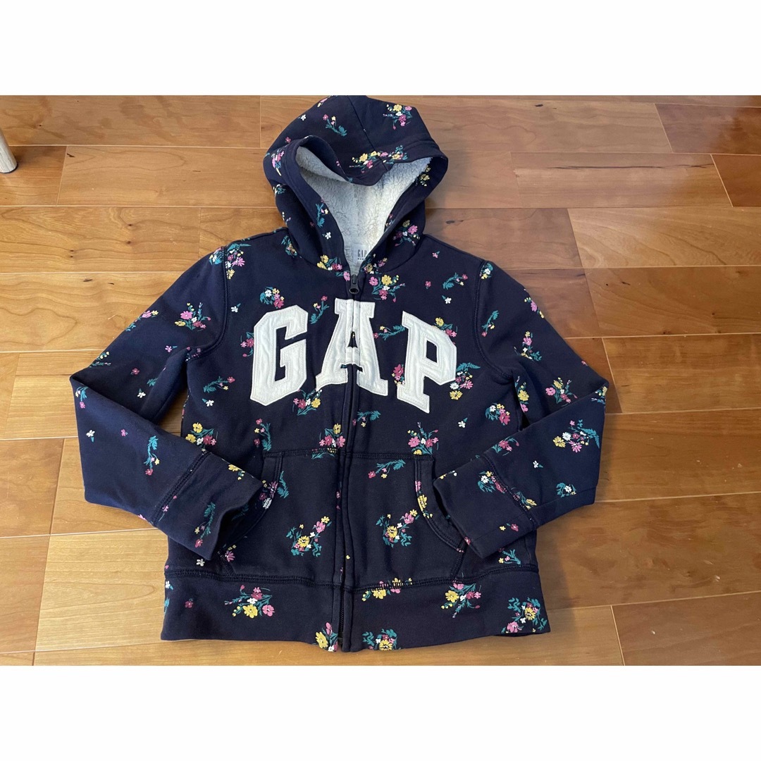 GAP Kids(ギャップキッズ)のGAP☆裏ボアパーカー130 キッズ/ベビー/マタニティのキッズ服女の子用(90cm~)(ジャケット/上着)の商品写真