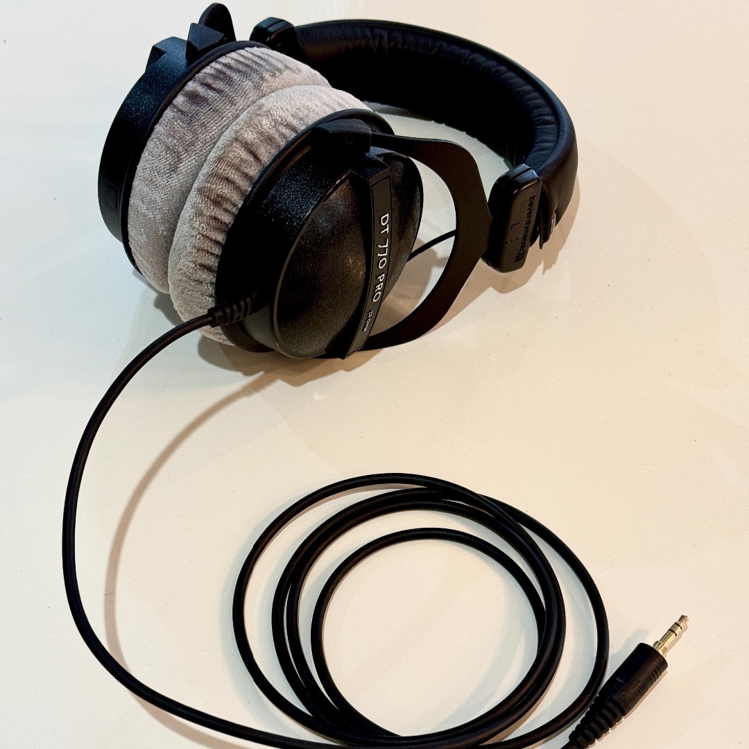 beyerdynamic / DT770PRO 32Ω 密閉型モニターヘッドホン スマホ/家電/カメラのオーディオ機器(ヘッドフォン/イヤフォン)の商品写真