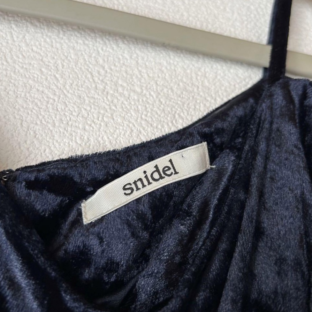 SNIDEL(スナイデル)の新品タグ付き snidel スナイデル ベロア オールインワン ネイビー レディースのパンツ(オールインワン)の商品写真