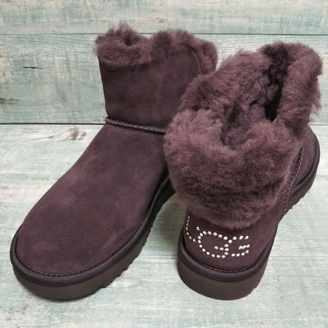 新品 UGG 希少 24 ビッグロゴ ラインストーン ムートンのサムネイル