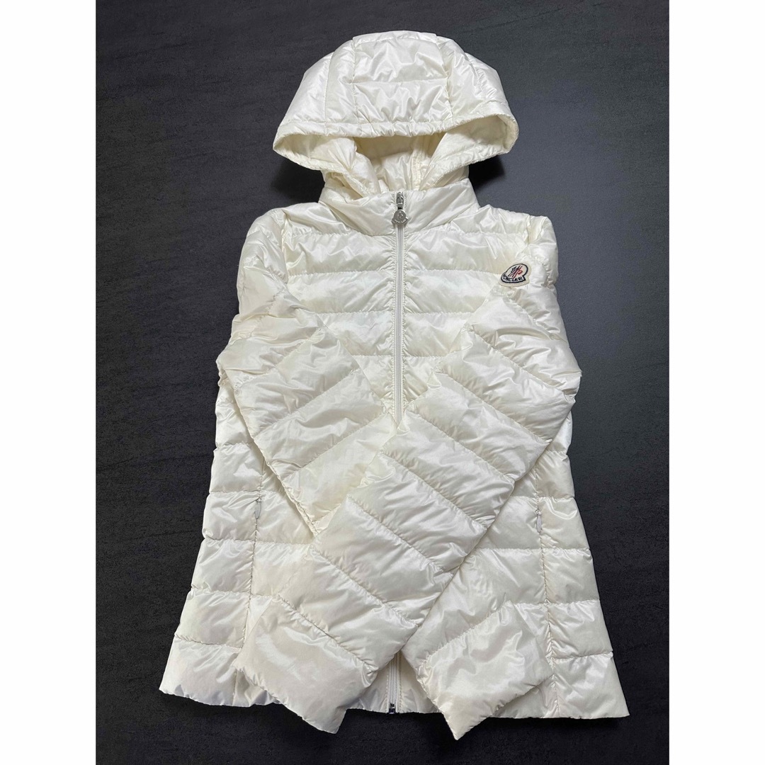 MONCLER(モンクレール)のモンクレール　キッズライトダウン10 キッズ/ベビー/マタニティのキッズ服男の子用(90cm~)(ジャケット/上着)の商品写真