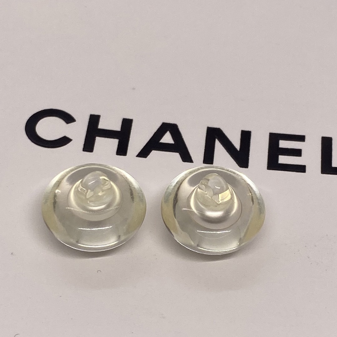 CHANEL(シャネル)の［正規品］CHANEL ヴィンテージ フェイクパール ボタン　セット ハンドメイドの素材/材料(各種パーツ)の商品写真