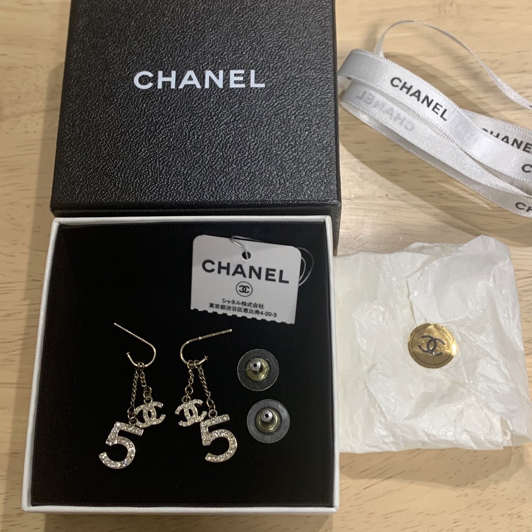 CHANEL シャネル No.5 チャーム ピアス